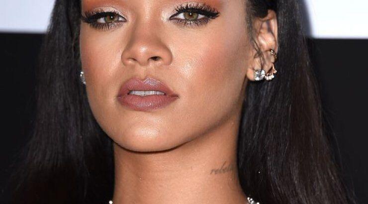 Υποτροφίες σε μαθητές προσφέρει η Rihanna