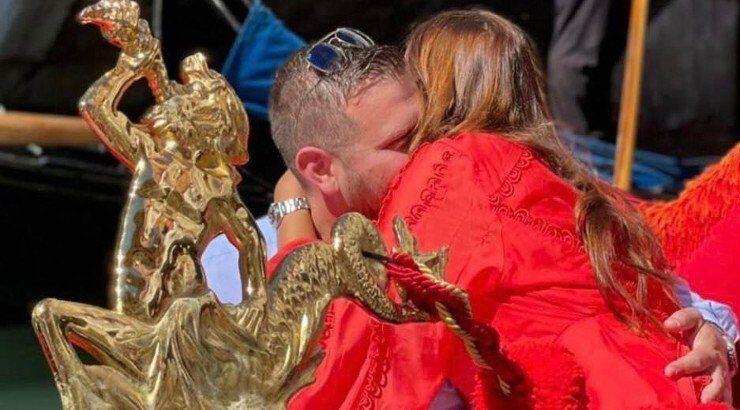 Στάλω Ηλία: Η κόρη της δέχθηκε ρομαντική πρόταση γάμου από τον αγαπημένο της σε γόνδολα στη Βενετία