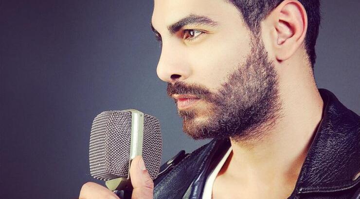 Σταύρος Κωνσταντίνου: Ο εκνευρισμός επί σκηνής και η αποθέωση! [βίντεο]