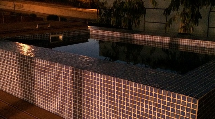 Ποιος Κύπριος τραγουδιστής χαλάρωσε στο τζακούζι του χθες βράδυ;