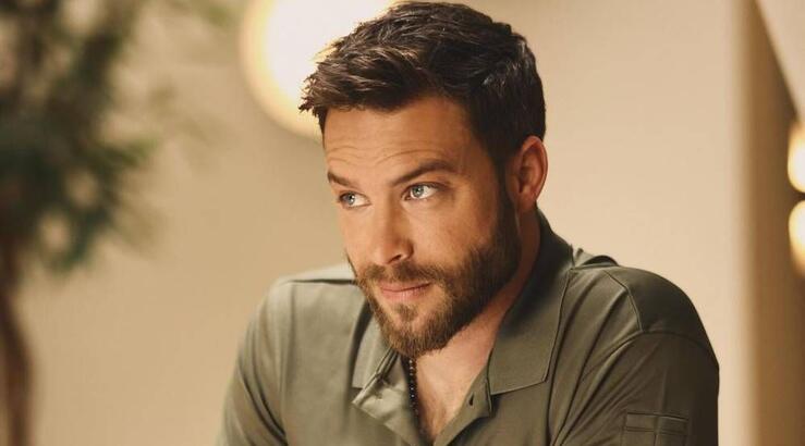 Στέφανος Μιχαήλ: Ποζάρει αγκαλιά με την αδερφή του [εικόνα]