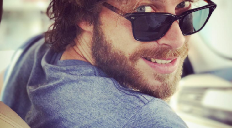 Ο Στέφανος Μιχαήλ φωτογραφίζεται εντελώς γυμνός και αναστατώνει τις θαυμάστριές του!