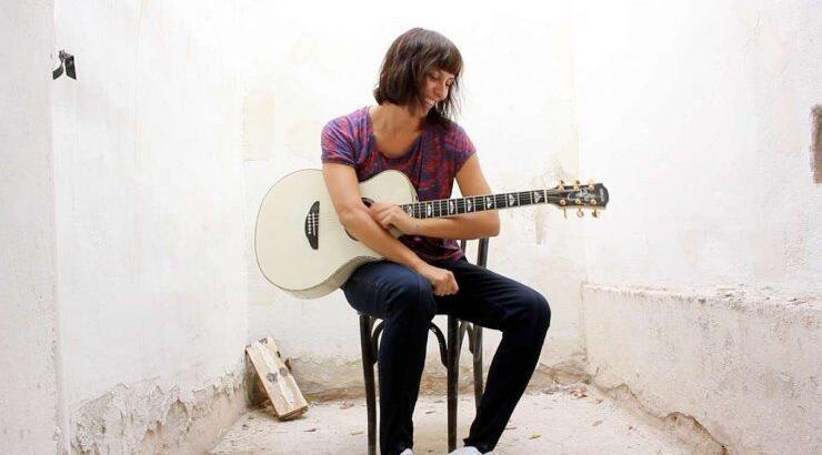 Ακούστε τη Σtella!