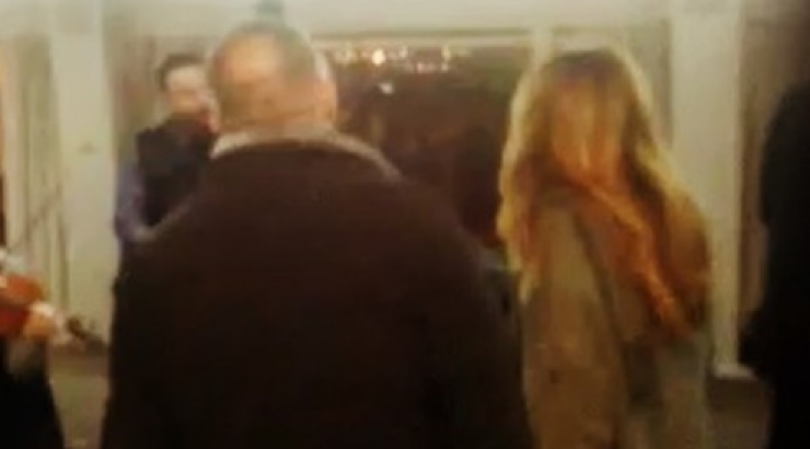 Κύπριοι τραγουδιστές επισκέφθηκαν εστιατόριο στο εξωτερικό και ερμήνευσαν ελληνικό τραγούδι που έπαιζε τυχαία η ορχήστρα!