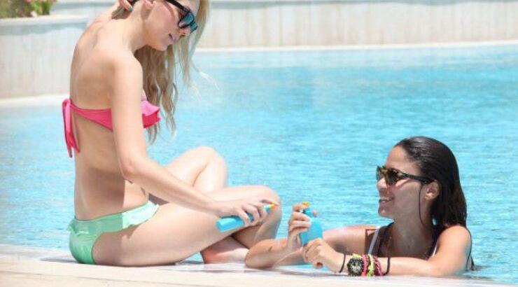 Στέλλα Στυλιανού-Δήμητρα Μακρυγιάννη: H sexy εμφάνισή τους στην πισίνα 