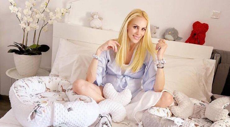 Στέλλα Δημητρίου: Το τρυφερό φιλάκι σε ένα από τα δίδυμα αγόρια της [εικόνα]