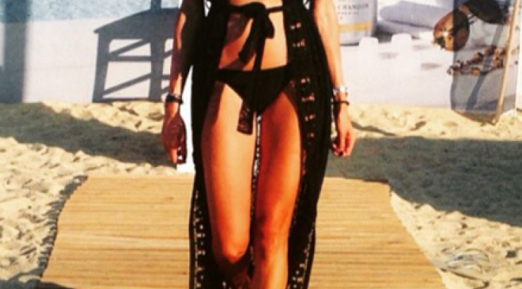 Κύπρια καλλονή χωρίς μακιγιάζ στο κρεβάτι!