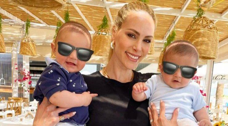 Στέλλα Δημητρίου: Απαθανάτισε τους γιους της να παίζουν στο σαλόνι του σπιτιού τους [εικόνα]