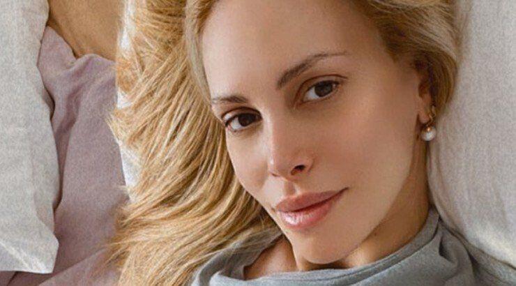 Στέλλα Δημητρίου: Η selfie με τον τριών εβδομάδων γιο της [εικόνα]