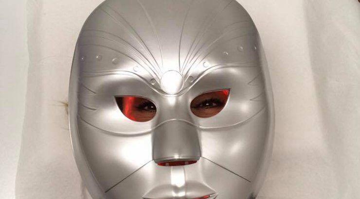 Ακομπλεξάριστη επώνυμη Κύπρια μας δείχνει τι έχει κάνει στο πρόσωπό της!