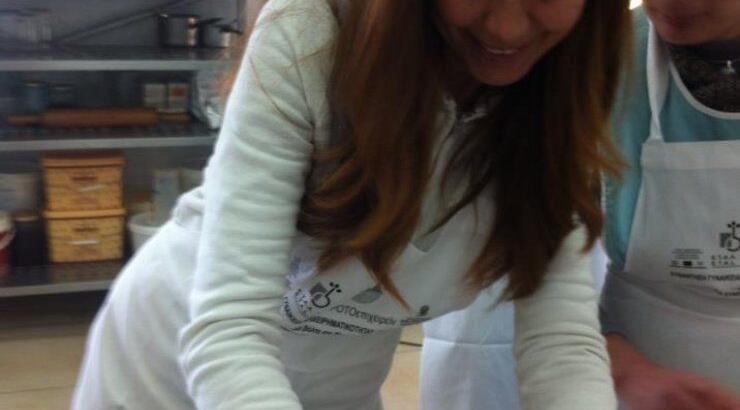 Στέλλα Γεωργιάδου: Φτιάχνει τυροπιτάκια!  