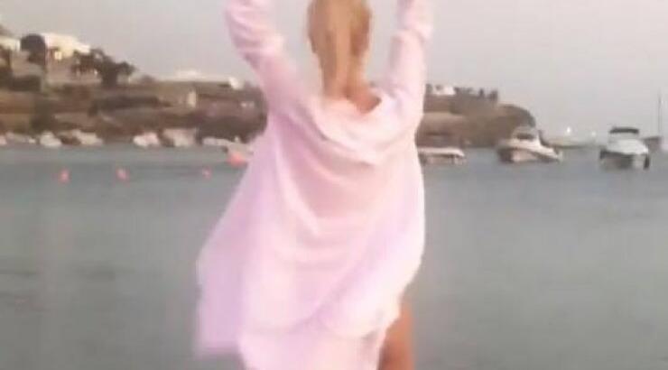 Κύπρια καλλονή αναστατώνει τη Μύκονο με το καλλίγραμμο κορμί της! [βίντεο]