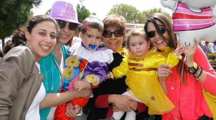 Στέλλα Στυλιανού: Στην καρναβαλίστικη παρέλαση μαζί με την βαφτιστήρα της