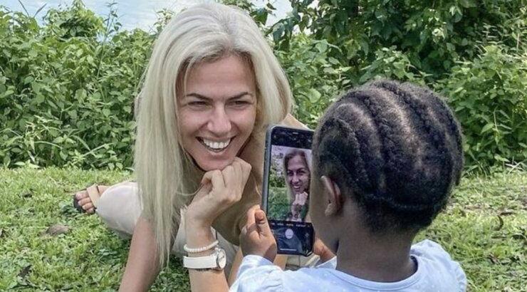 Χριστίνα Κοντοβά: Ολοκληρώθηκε η υιοθεσία και είναι στο σπίτι με την κόρη της! Συγκινητικές εικόνες