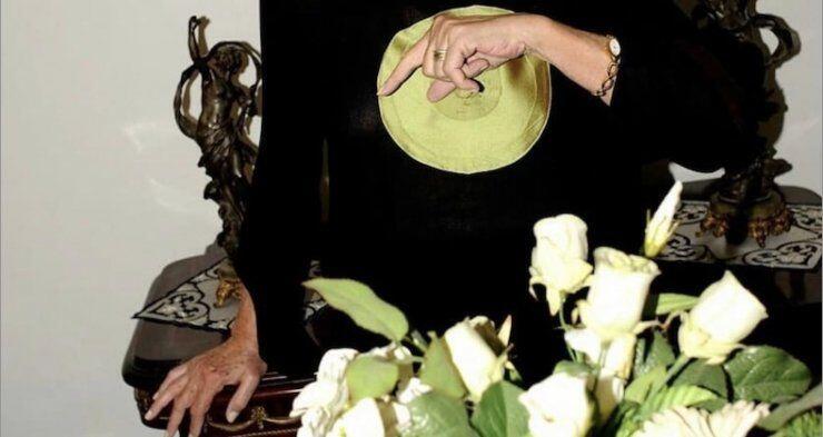 Eλληνίδα πρωταγωνίστρια: "Έστειλα λουλούδια στον εαυτό μου για να ζηλέψει ο άνδρας μου" [βίντεο]