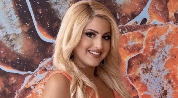 Έλενα Παπαμεθοδίου: Ποζάρει χειμωνιάτικα με το καυτό μπικίνι της και μας δείχνει την πίσω όψη της