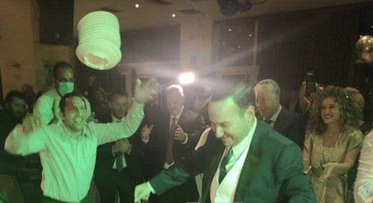 Μαυρίκιος Μαυρικίου: Το ζεϊμπέικο που χόρεψε στον αρραβώνα του και το σπάσιμο των πιάτων [βίντεο]