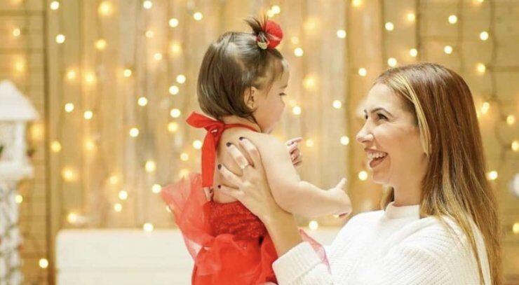 Xριστιάνα Θεοδώρου: Πήγε για φαγητό με την 14 μηνών κόρη της και η μπέμπα την τάιζε