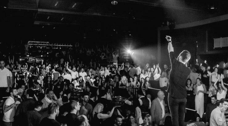 Τραγικό: Μόλις ακυρώθηκε ο γάμος Έλληνα τραγουδιστή επειδή έφυγε από τη ζωή η...