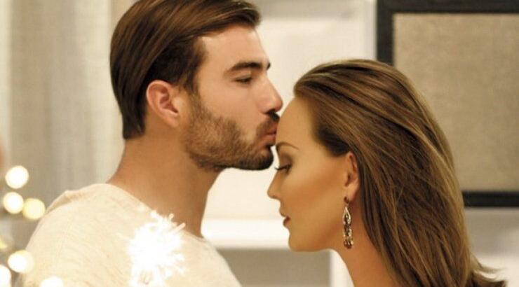 Ilona Garamvolgyi: H επική στιγμή που ο σύζυγος της αλλάζει τα κεράκια από την τούρτα γενεθλίων της 