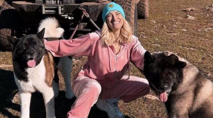 Ιωάννα Τούνη: Τη δάγκωσε ο σκύλος του Δημήτρη Αλεξάνδρου και την έστειλε νοσοκομείο [βίντεο]