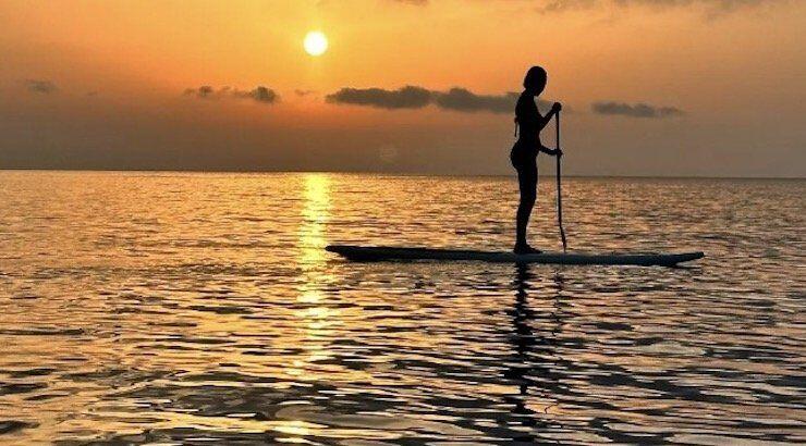 Κύπρια παρουσιάστρια: Η συγκίνηση στην αποφοίτηση του βαφτιστικού της και το sup τα ξημερώματα