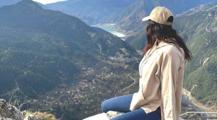 Eλληνίδα παρουσιάστρια συγκινημένη μόλις ανακοίνωσε την εγκυμοσύνη της - Η εικόνα με φουσκωμένη κοιλιά