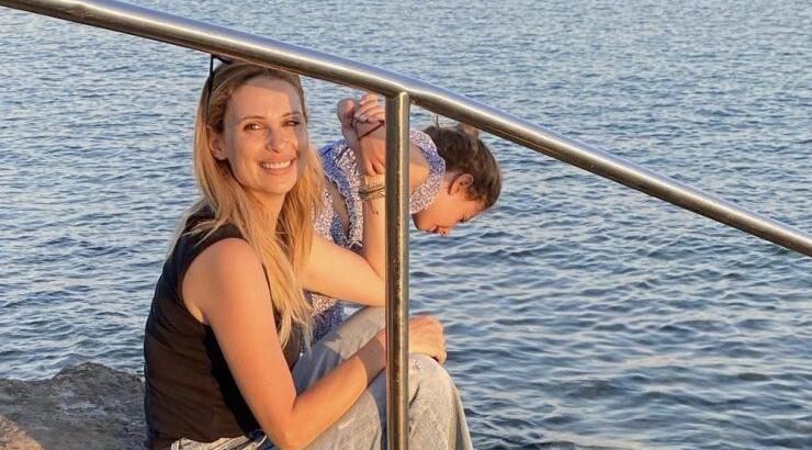 Χριστιάνα Αριστοτέλους: Τα νέα στιγμιότυπα στη θάλασσα με τον γιο της [εικόνες]