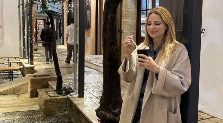 Xριστιάνα Αριστοτέλους: Η βόλτα στη Λαϊκή Γειτονιά και η selfie με τον Άη Βασίλη [εικόνες]