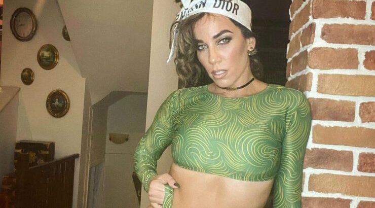 Κατερίνα Στικούδη: Η topless πόζα της μπροστά στον καθρέφτη [εικόνα]