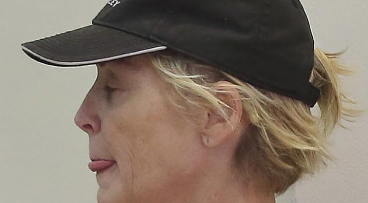 Sharon Stone: Αμακιγιάριστη για πεντικιούρ [εικόνες]