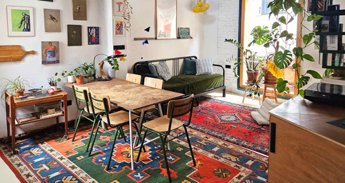 Μια αρχιτέκτονας επανασχεδίασε το στούντιο των 45τ.μ. με τον πιο ιδιαίτερο τρόπο