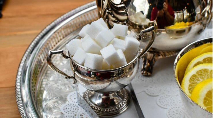 Λευκή ή καστανή / μαύρη ζάχαρη: Ποια είναι τελικά πιο υγιεινή;