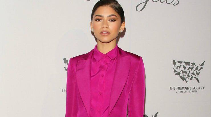 Κοστούμι με sneakers, τόλμησε το!