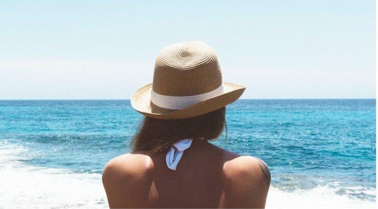 Αντηλιακό προσώπου με χρώμα που απαλύνει τις ρυτίδες και προσφέρει ματ όψη για έξι ώρες