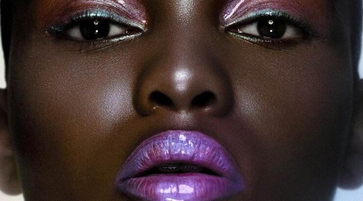 Λαμπερό μακιγιάζ με ευφάνταστα χρώμα!