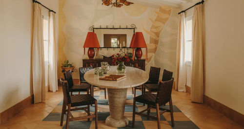 Πώς η designer Sophie Ashby χρησιμοποιεί το ”στοιχείο της έκπληξης” σαν βασικό συστατικό