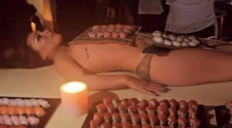 Ο celebrity που γιόρτασε τα γενέθλιά του σερβίροντας sushi σε γυμνά κορμιά 