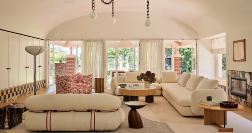 «Αυτό το σπίτι είναι μια γοητευτική σύγκρουση χρωμάτων, χαρακτήρα και προσεγμένου σχεδιασμού»