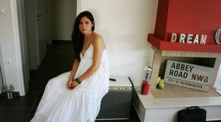 Η Μαίρη Συνατσάκη στο νέο της σπίτι