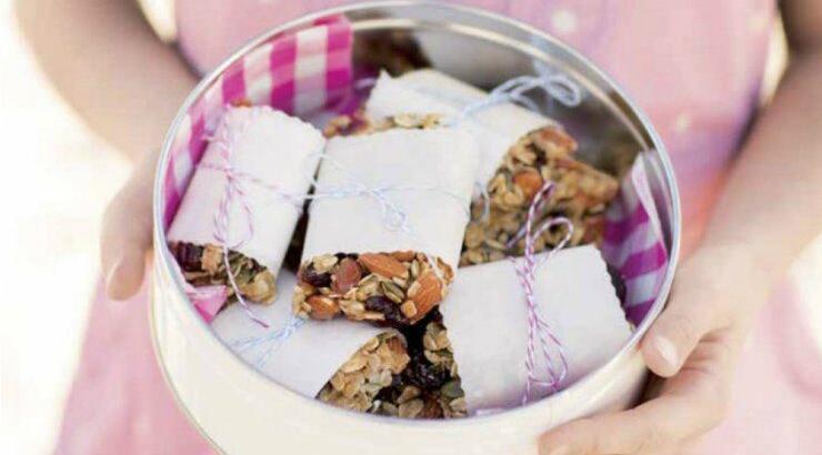 Φτιάξτε με τα παιδιά σας μπάρες δημητριακών με granola