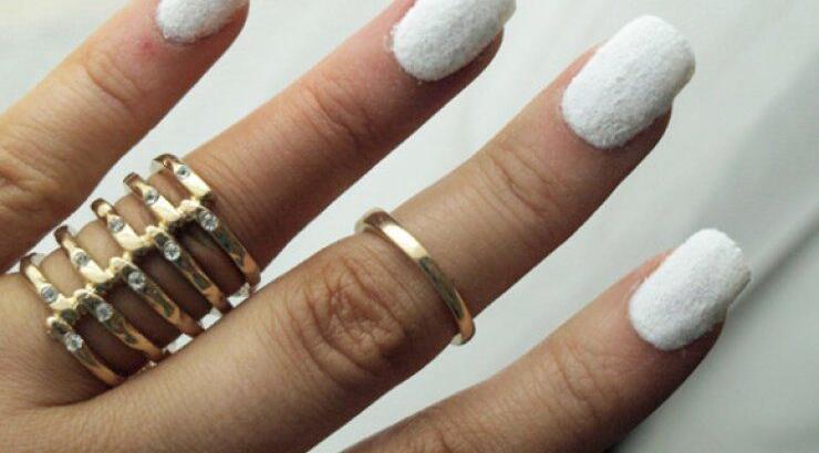 Τάση νυχιών χειμώνα 2012-2013: Βελούδινο μανικιούρ