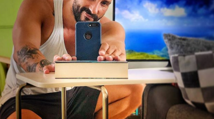 Τάσος Ευαγγέλου: Το υπέροχο σαλόνι του σπιτιού του! [βίντεο]