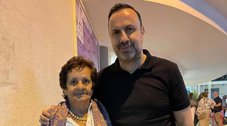 Δύσκολες ώρες για τον Τάσο Τρύφωνος – “Έφυγε” η μητέρα του 