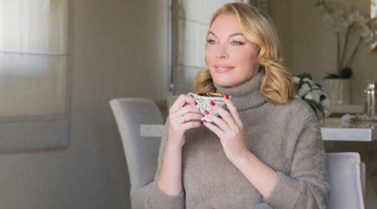 Τατιάνα Στεφανίδου: Το chic δέντρο που στόλισε στο σαλόνι του σπιτιού της! [εικόνα]