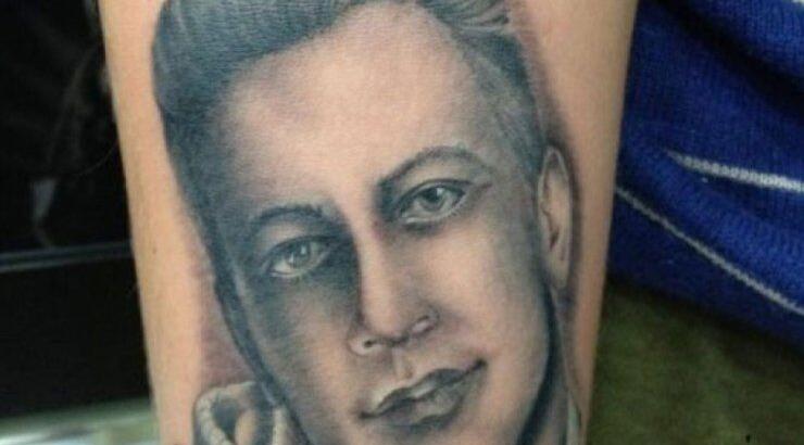 Απίστευτο! Ελληνίδα διάσημη έκανε τατουάζ το πρόσωπο του άντρα της!