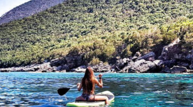 Επώνυμη Κύπρια απολαμβάνει διακοπές στο Ιόνιο και αναστατώνει το instagram της!