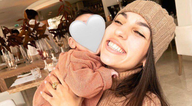 Θέλξια – Βαλέρια Φραγκούδη: Στη δουλειά με την τριών μηνών κόρη της! [εικόνα]