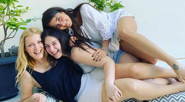 Νατάσα Θεοδωρίδου: Κάνει διακοπές μαζί με τις κόρες της στη Μύκονο [εικόνες]