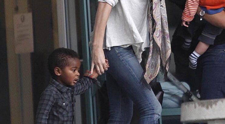 Δείτε την Charlize Theron με το γιο της!